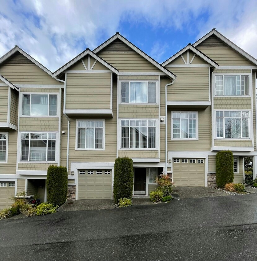 11840 SE 4th Pl, Bellevue, WA 98005 Townhome Rentals in Bellevue WA