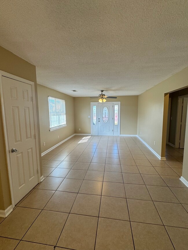 Building Photo - 4841 Bonita Dr