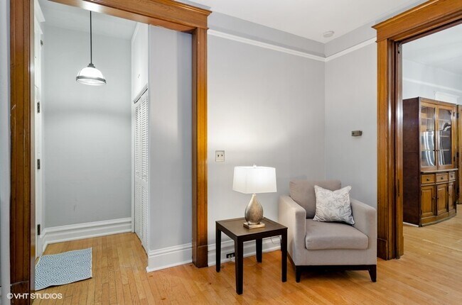 Foto del edificio - 1722 N Mohawk St