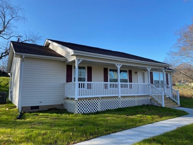 Building Photo - SUBLEASE through May 2026 3 Bedroom 2 Bath-Beautiful Views