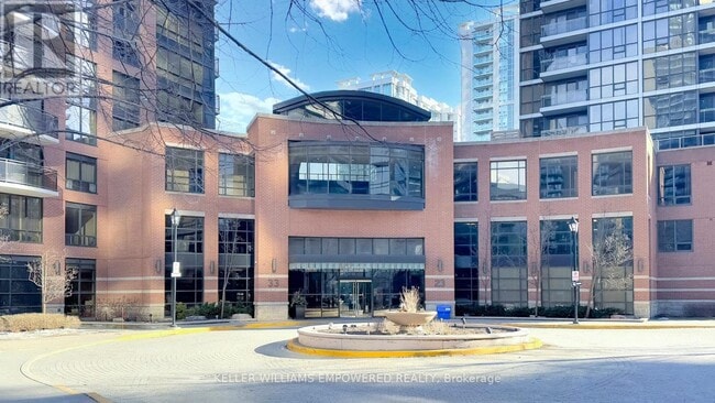 Photo du bâtiment - 33 Sheppard Ave E