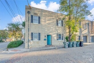 Building Photo - 25 W Perry Ln