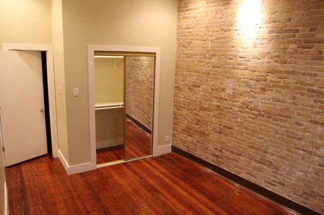 Building Photo - 319 S Flores St