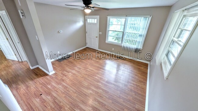 Building Photo - 2/1 Apt - Carport