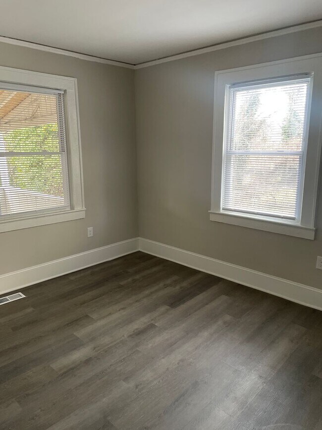 Foto del edificio - 635 W Northwest Blvd