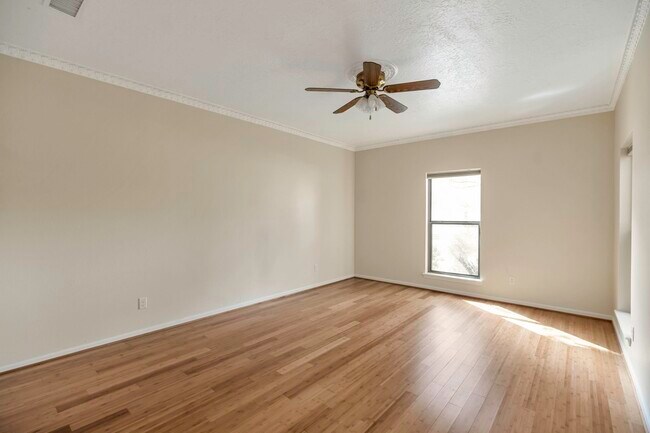 Foto del edificio - 1126 Crossroads Dr