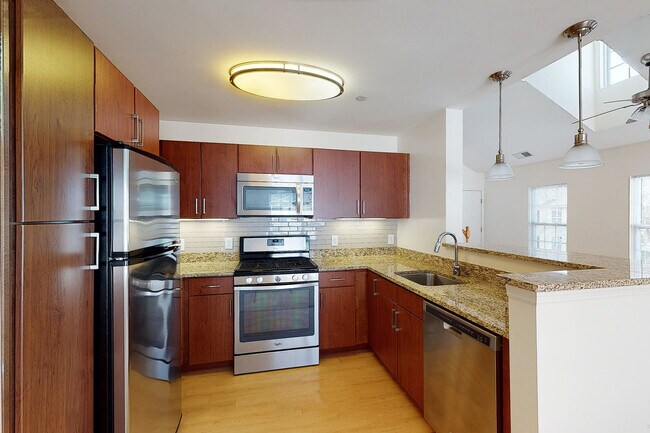 Foto del edificio - 998 Stewart Ave