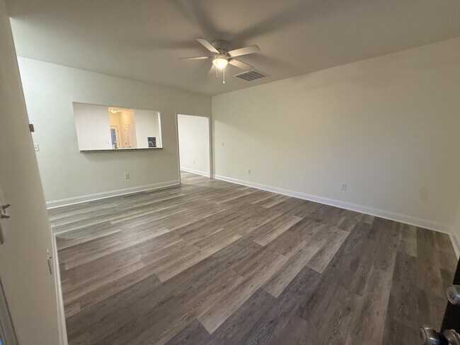 Foto del edificio - 113 W Langdon Ave