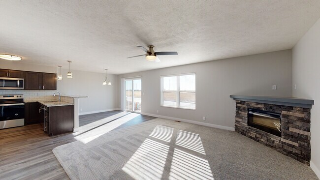 Sala de estar al comedor - 1692 NW 50th St