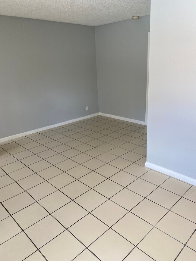 Building Photo - 3467 Coral Springs Dr