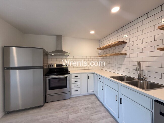 Foto del edificio - Unique 1 Bed / 1 Bath Duplex in Convenient Spokane Location!