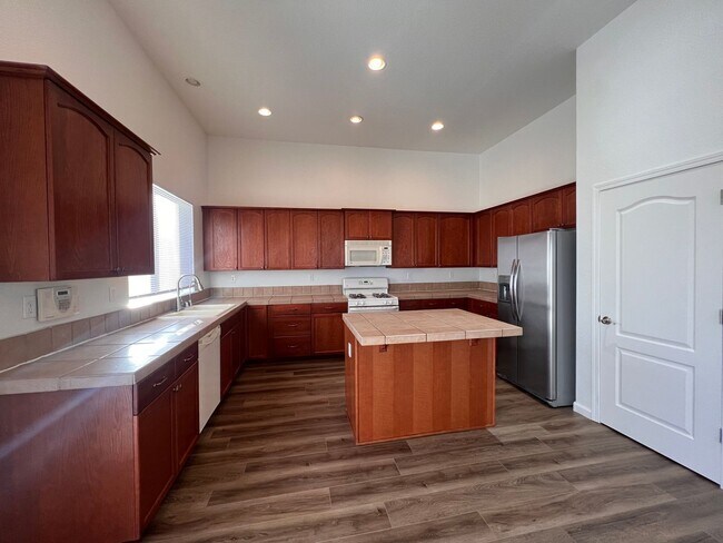 Building Photo - Home in Royal Oaks Estates Subdivision, Fe...