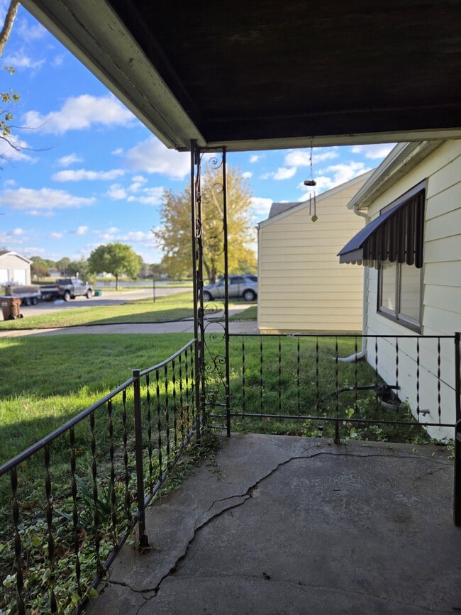 Foto del edificio - 1219 N Harding Ave