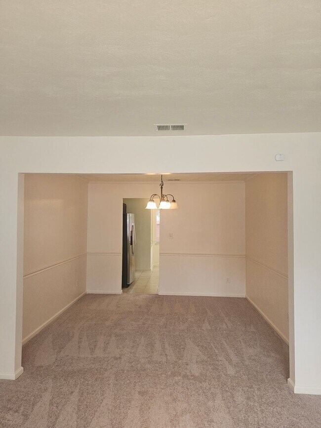 Foto del edificio - 5008 Woolsey St