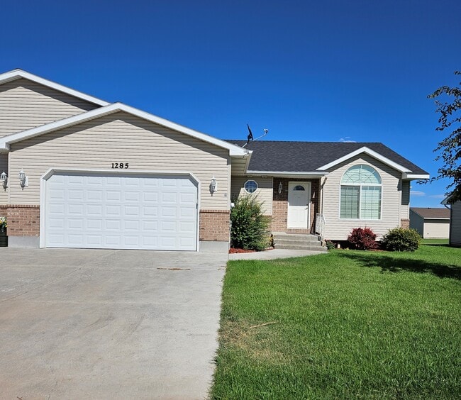 Building Photo - 1285 Jackson Dr