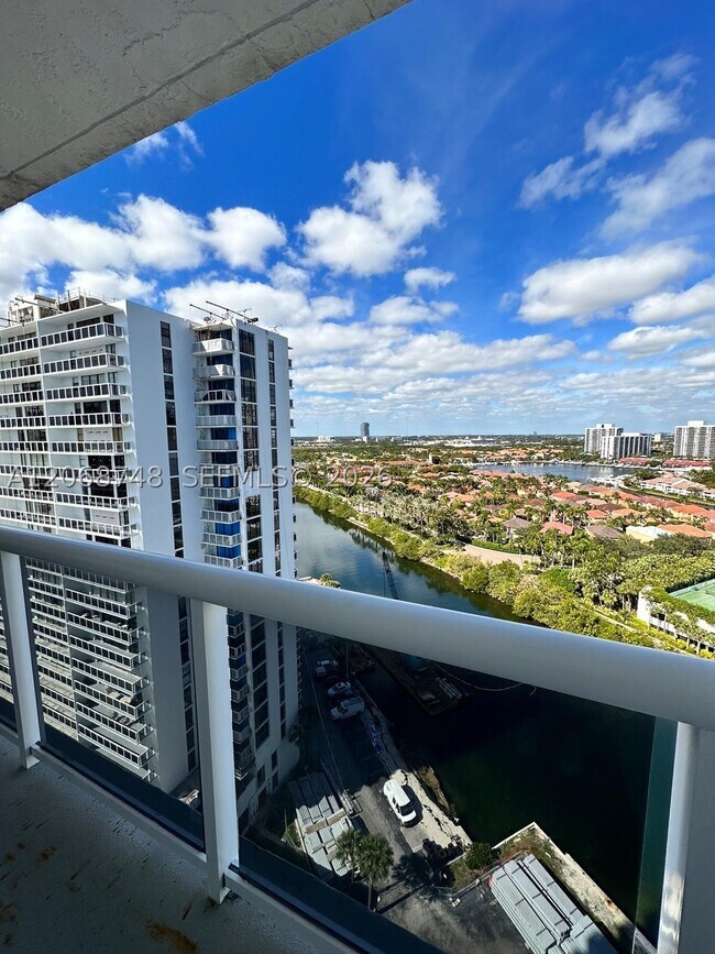 Foto del edificio - 20515 E Country Club Dr