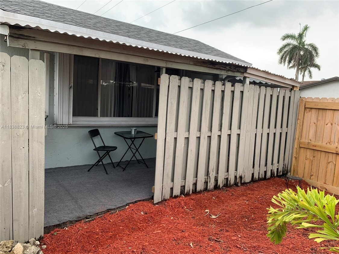 Primary Photo - 11610 NW 35th St