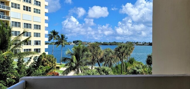 Building Photo - 2600 N Flagler Dr