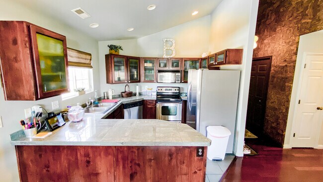 Building Photo - 1641 W Alsace Way