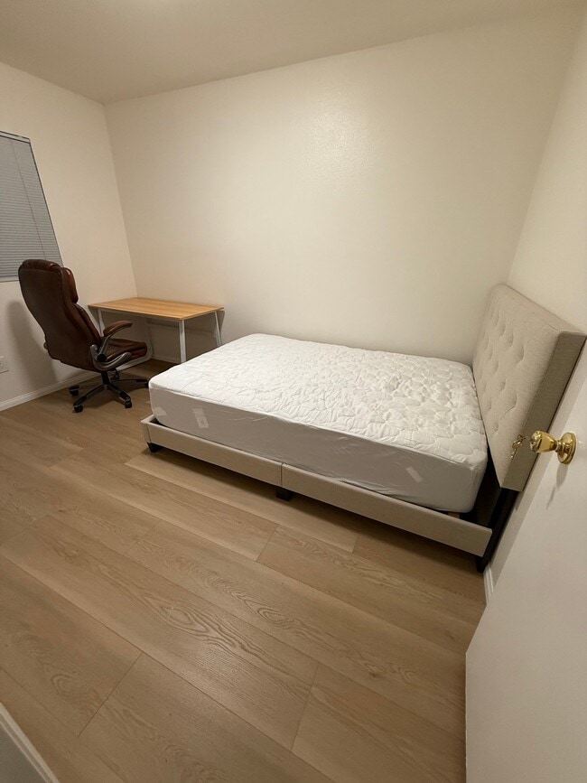 Foto del edificio - 750 Kostner Dr