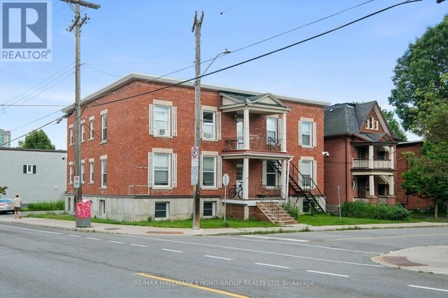 Building Photo - 135 Concord St S