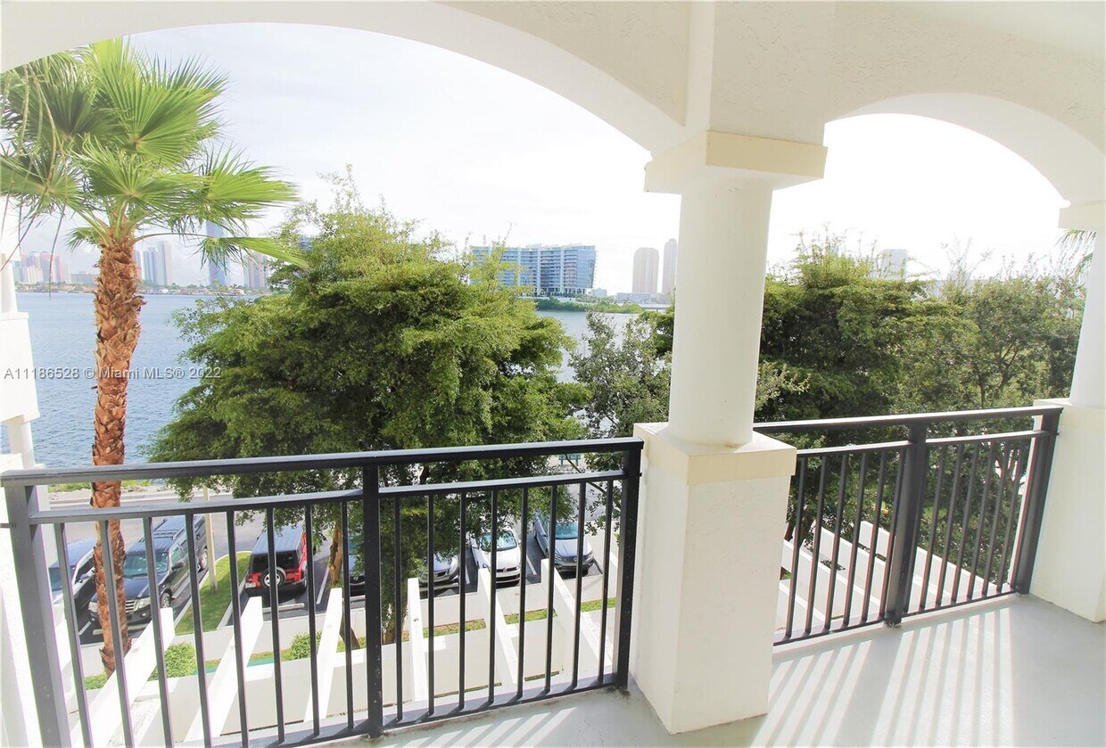 3255 NE 184th St Unit 12409, North Miami Beach, FL 33160 Condo for