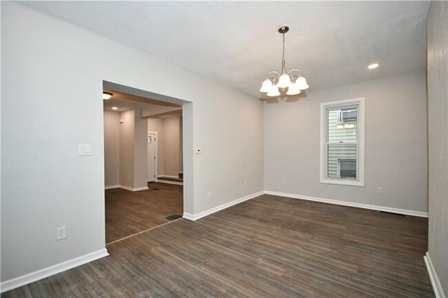 Building Photo - Beautifully Remodeled 3 Bedroom House in C...