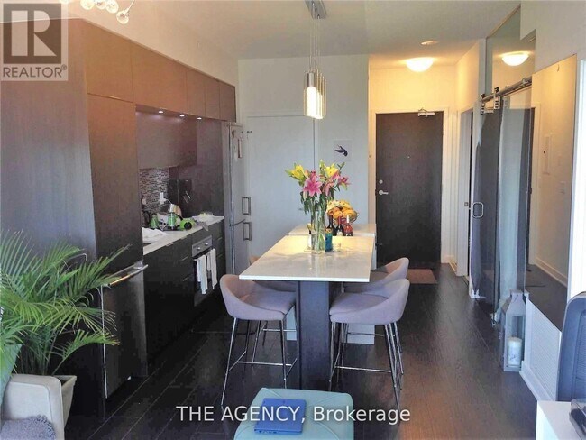 Photo du bâtiment - 170 Sumach St