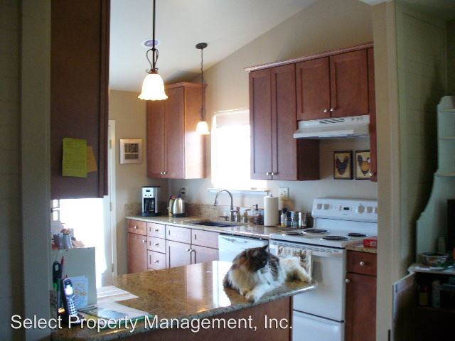 Building Photo - 4300 Sunset Ln