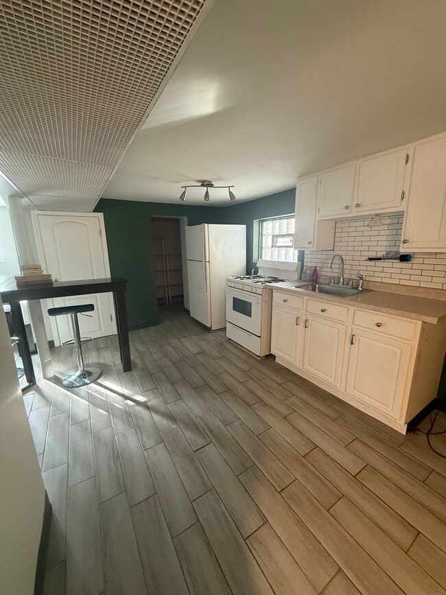 Building Photo - 5230 W Winona St