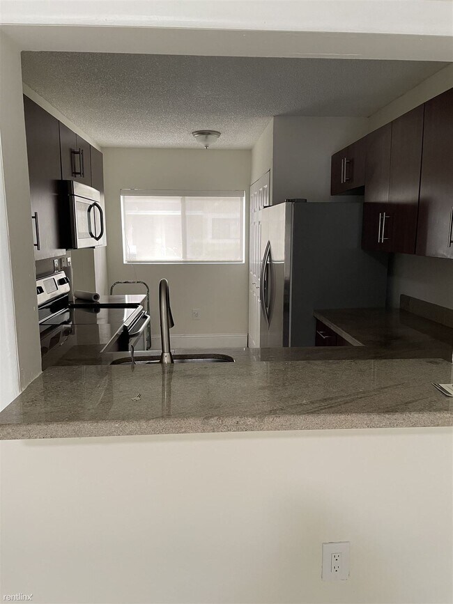 Building Photo - 2 br, 2.5 bath Condo - 9441 Palm Cir N 9441