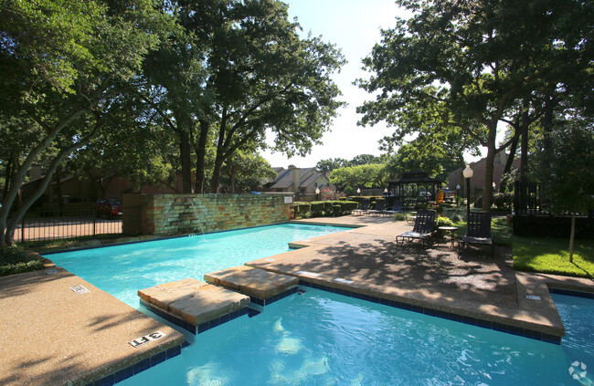 Piscina - Woodlake Apartments