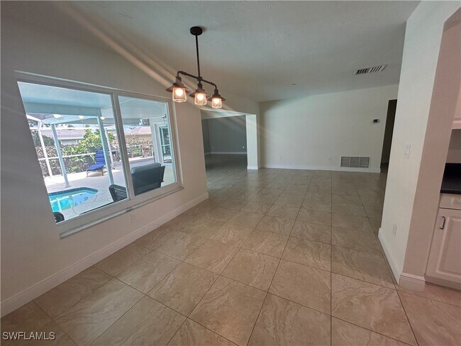 Building Photo - 1186 Sunbird Ave
