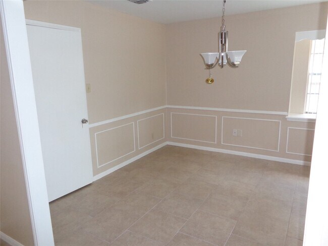 Building Photo - 2735 Manila Ln