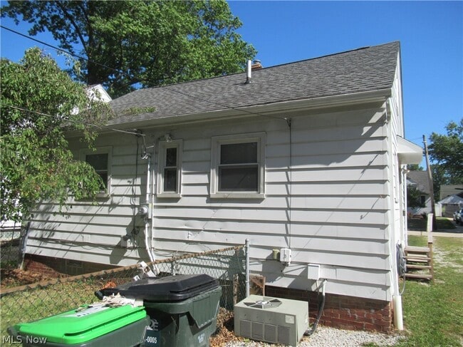 Building Photo - 29107 Fuller Ave
