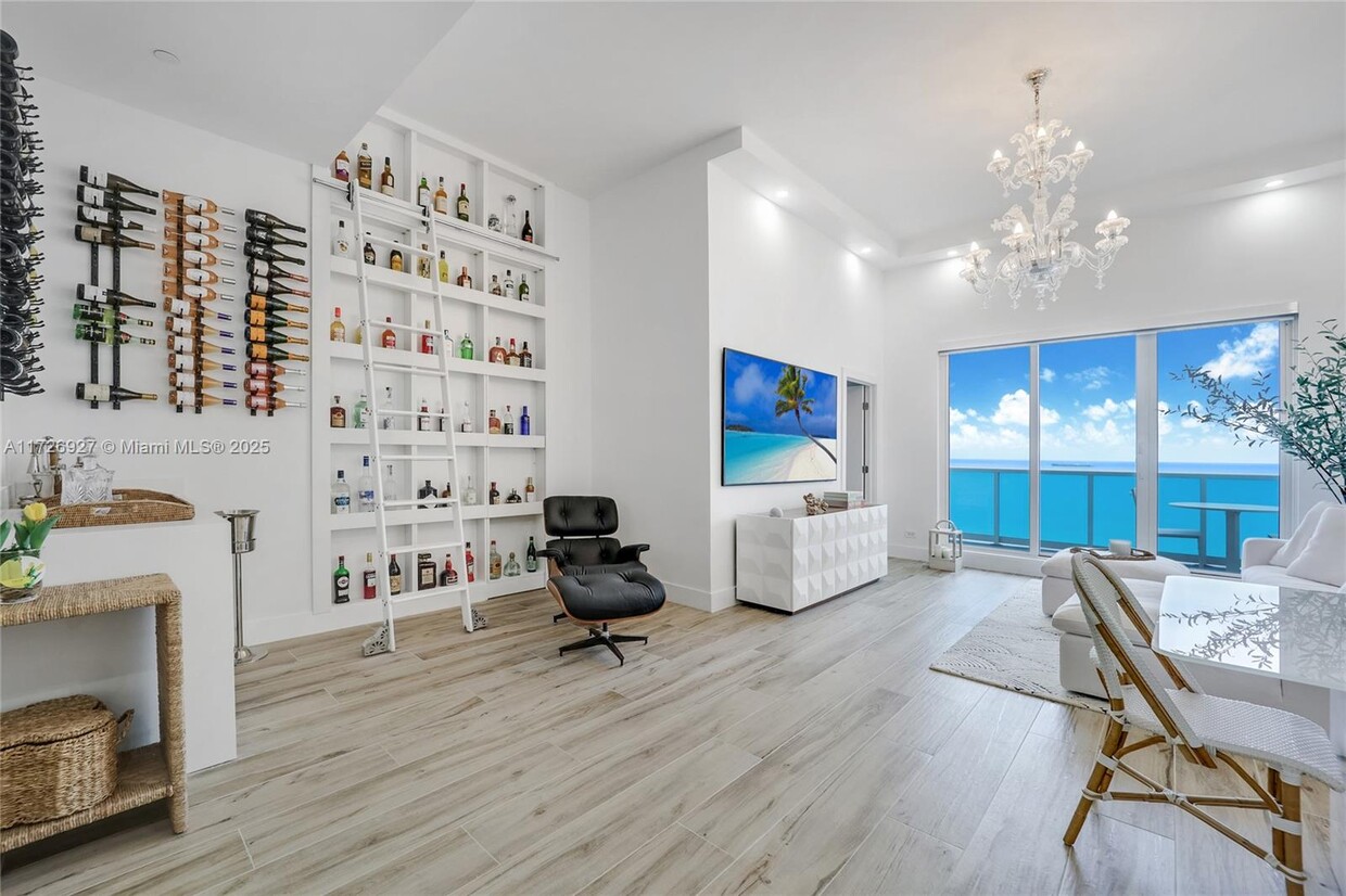 Foto principal - 2301 Collins Ave