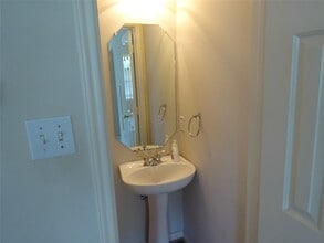 Building Photo - 515 Plantain Ln