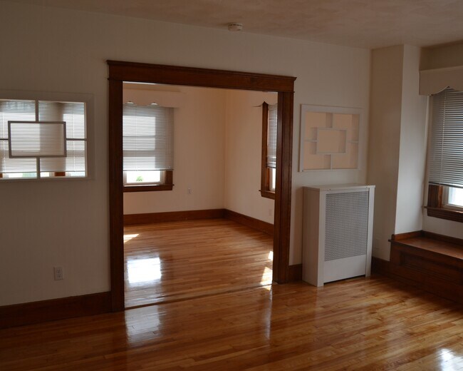 Building Photo - 16 Montrose St