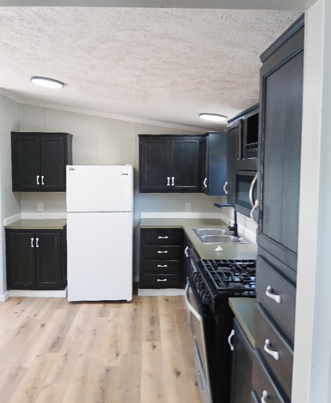 Building Photo - 2552 Smith Ave