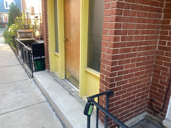 Foto del edificio - 3553 N Neenah Ave