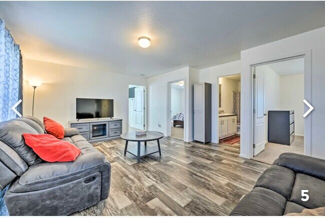 Building Photo - 11045 N Delta Dr