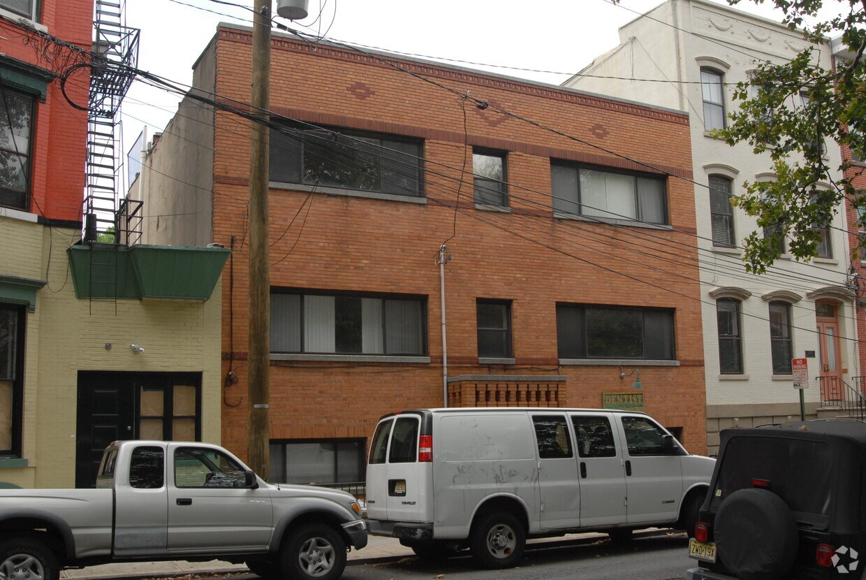 Building Photo - 255-257 4th St