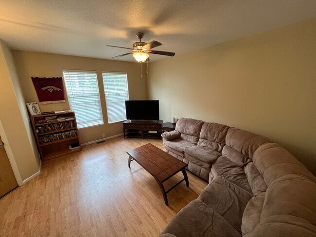 Foto del edificio - Beautiful Ridgeview at Stetson Hills Townhome Near Powers Corridor Amenities with a 2 Car Garage!