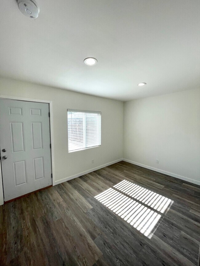 Building Photo - 8417 Raintree Ave