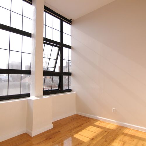 Building Photo - 248 McKibben St