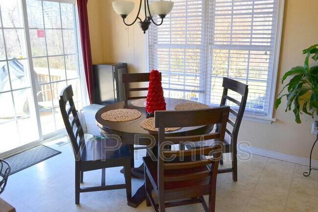 Foto del edificio - 5624 Lake Crest Way