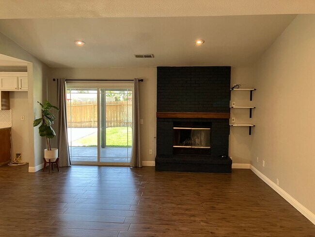 Building Photo - 3305 Soda Canyon Dr