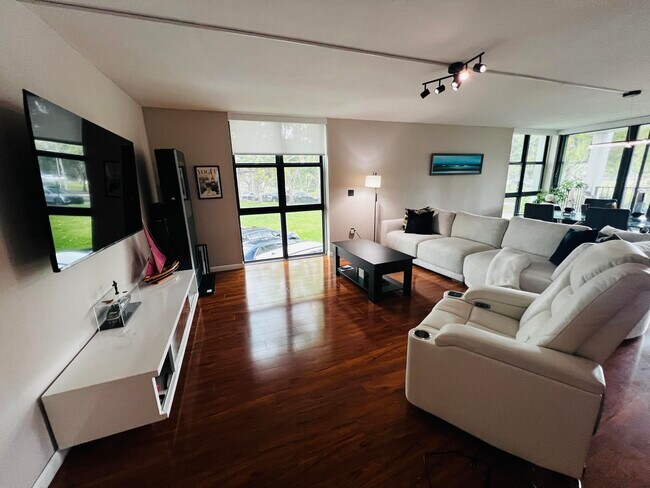 Foto del edificio - 1201 River Reach Dr