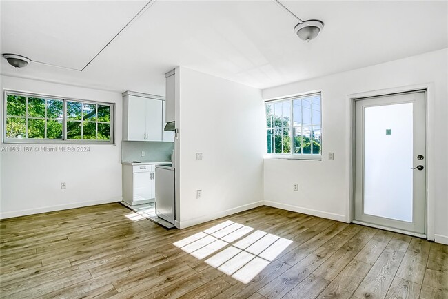Building Photo - 160 NE 55th St