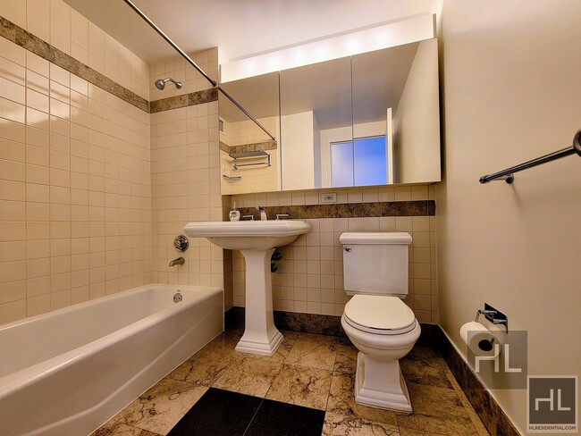 Building Photo - Alcove Studio in Luxury Building, Midtown ...